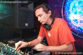 Morph DJing in the main at the Liquid Records party. London, Great Britain. © 2007 Photographicon