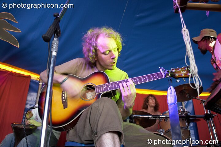 Asazi and friends on the Golden Syrup Stage at Glade Festival 2005. Aldermaston, Great Britain. © 2005 Photographicon