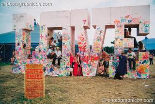 Hugh Jart's large scale Love sculpture at Glastonbury Festival 2003. Pilton, Great Britain. © 2003 Photographicon