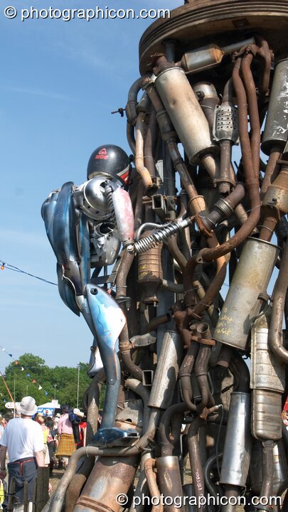 Mutoid Waste Company sculpture of a robot climbing a mountain made from car parts at Glastonbury Festival 2005. Pilton, Great Britain. © 2005 Photographicon