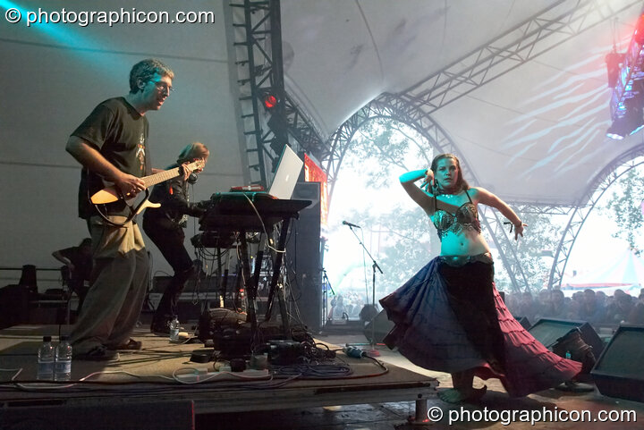 Amanda Heron performs a Raqs Sharqi dance while Steve Hillage and Miquette Giraudy of Mirror System (A-Wave) perform on the Glade Stage at Glastonbury Festival 2008. Pilton, Great Britain. © 2008 Photographicon