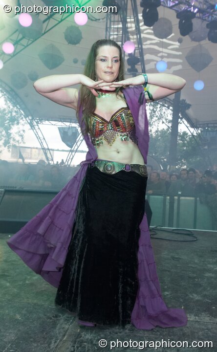 Amanda Heron performs a Raqs Sharqi dance to Mirror System (A-Wave) on the Glade Stage at Glastonbury Festival 2008. Pilton, Great Britain. © 2008 Photographicon