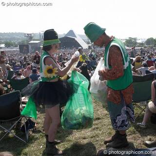 Green Police in action encouraging the public to pick up litter in the main arena at Glastonbury Festival 2005. Pilton, Great Britain. © 2005 Photographicon