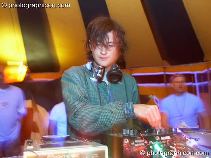 Hazza (Echo System, UK) DJs in the Progressive Tent at Planet Bob's Offworld Festival 2007. Swindon, Great Britain. © 2007 Photographicon
