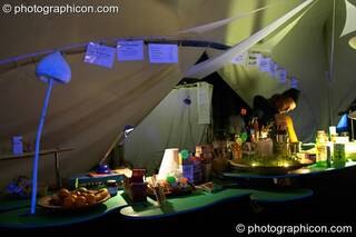 The idSpiral cafe at the Turaya Gathering 2004. Wimborne, Great Britain. © 2004 Photographicon