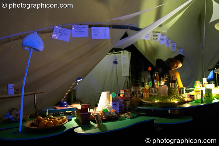 The idSpiral cafe at the Turaya Gathering 2004. Wimborne, Great Britain. © 2004 Photographicon