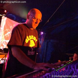 Adrian Sherwood playing at the Turaya Gathering 2004. Wimborne, Great Britain. © 2004 Photographicon