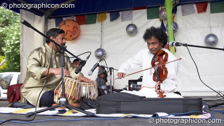 Balasubramaniam perform on the World Stage at Kingston Green Fair 2007. Kingston upon Thames, Great Britain. © 2007 Photographicon
