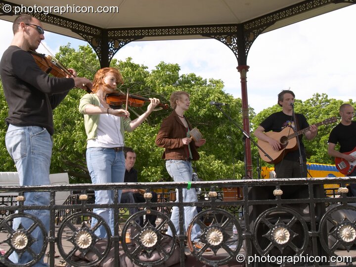 A band play in the bandstand in Greenwich Park at the London Green Lifestyle Show 2005. Great Britain. © 2005 Photographicon