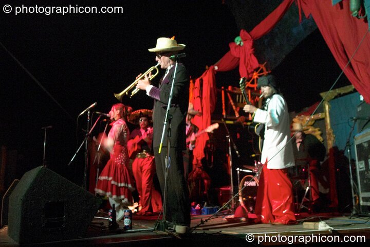 The Fish Bros perform on the Mutoid Waste pirate ship at the Lost Vagueness Summer Party 2004. Lewes, Great Britain. © 2004 Photographicon