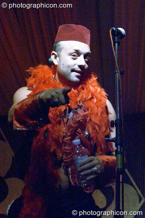 Alderman Bookie comparing on stage at the Lost Vagueness Summer Party 2004. Lewes, Great Britain. © 2004 Photographicon