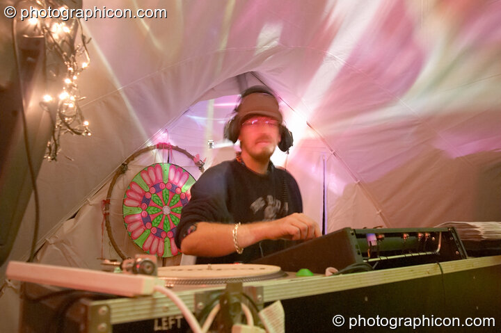 Matt Blck DJing in the chillout tent at Wing Makers Solstice 2005. Launceston, Great Britain. © 2005 Photographicon
