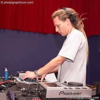 Nick Interchill DJ's at Earthdance 2005. London, Great Britain. © 2005 Photographicon