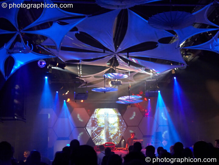 Decor by Fluffy Mafia and projections by Inside-Us-All at the Twisted Records Label Party. London, Great Britain. © 2006 Photographicon