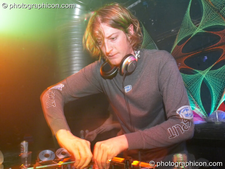 Hamish playing in the Digital Disco space at Echo System. London, Great Britain. © 2006 Photographicon