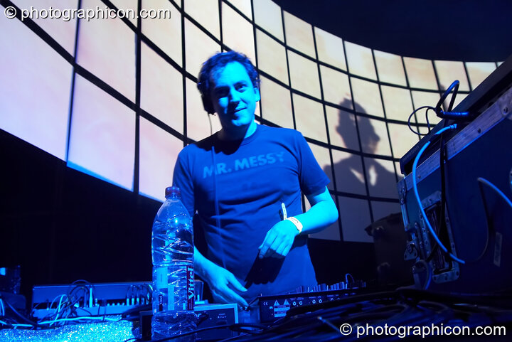 Simon Posford of Shpongle DJing on the Main Stage at the Twisted Records concert, featuring visual installations by The Pixel Additcts. London, Great Britain. © 2007 Photographicon