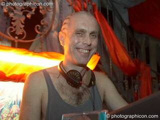 Pete Ardon DJ's in the Minimal room at the Pukka / Interpole / Mindscapes Halloween party. London, Great Britain. © 2007 Photographicon