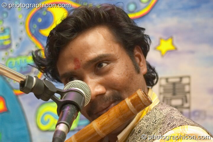 An Anglo-Asian jam in the Sangita Sounds space at the Synergy Project. London, Great Britain. © 2004 Photographicon