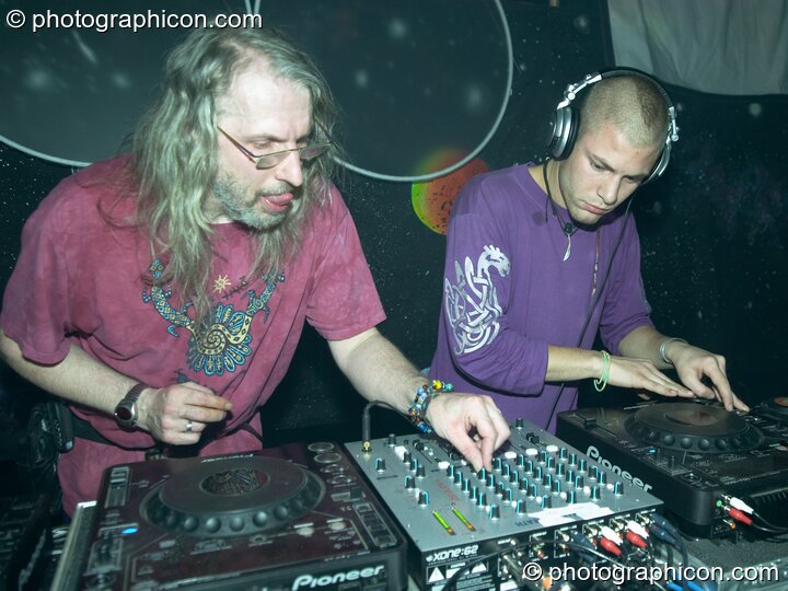Dark Angel (Barclay) and Moonquake DJing in the Project Ozma space at the Synergy Project. London, Great Britain. © 2004 Photographicon