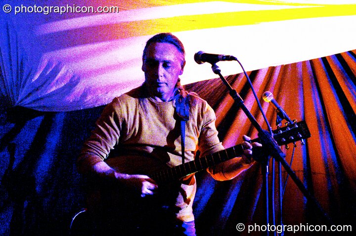 Kangaroo Moon on the Small World Stage at the Synergy Project. London, Great Britain. © 2005 Photographicon