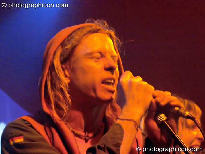 The Mytho-Poets of Albion perform in the Interdimensional Circus space at The Synergy Project. London, Great Britain. © 2005 Photographicon