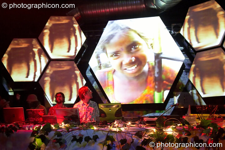 Inside-Us-All VJing on their hexagonal projection screens at The Synergy Project. London, Great Britain. © 2005 Photographicon