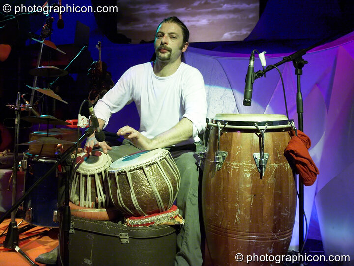 Etmo & friends on the Idspiral stage at The Synergy Project. London, Great Britain. © 2005 Photographicon
