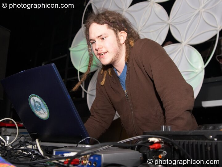 Fromem Ory on the Liquid Connective / Inside us All stage at The Synergy Project. London, Great Britain. © 2006 Photographicon