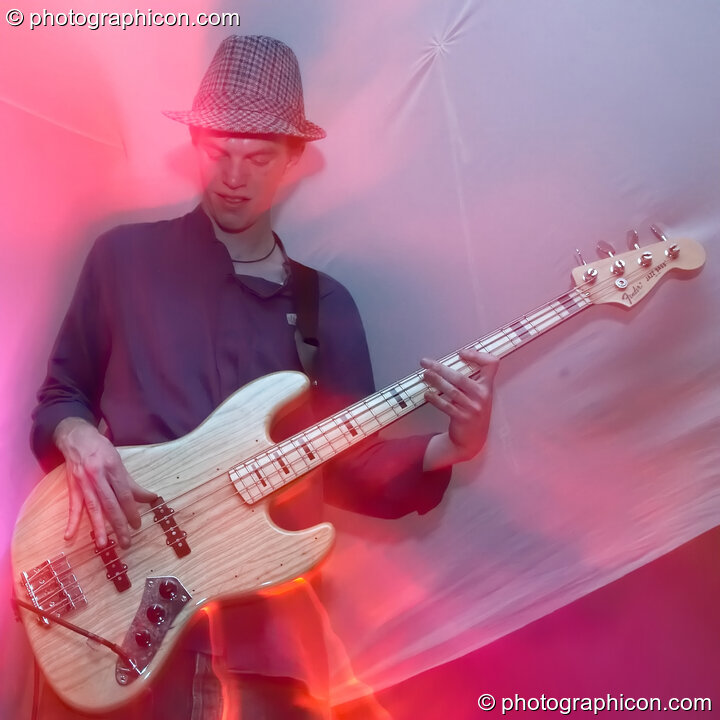 Mordekkers on the Small World Stage at The Synergy Project. London, Great Britain. © 2006 Photographicon