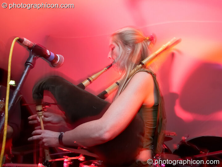 Mordekkers on the Small World Stage at The Synergy Project. London, Great Britain. © 2006 Photographicon