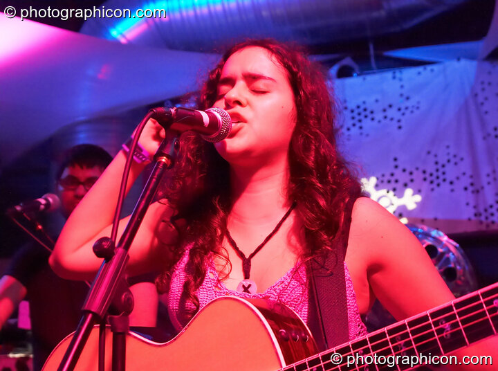 Teresa Gabriel performs on the Binglybongly stage at The Synergy Project. London, Great Britain. © 2006 Photographicon