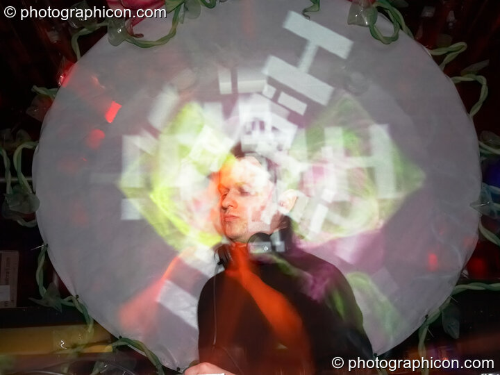 Hopi DJs on the Little Green Planet stage with visual projections by Inside-Us-All at The Synergy Project. London, Great Britain. © 2007 Photographicon