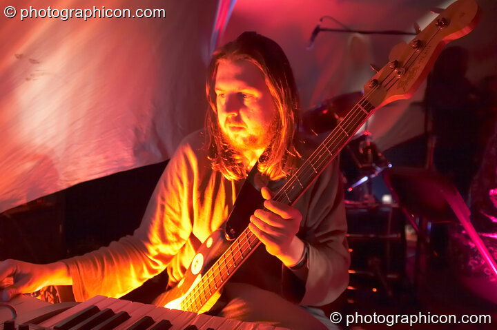 Nick Marshall of Kangaroo Moon performs on the Small World Stage at The Synergy Project. London, Great Britain. © 2007 Photographicon