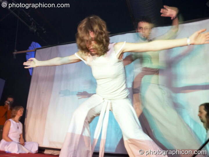 Mira WeMoonSpiral and Tom Peto of the Sacred Barn Collective music and dance performance in the IDspiral room at The Synergy Project. London, Great Britain. © 2007 Photographicon