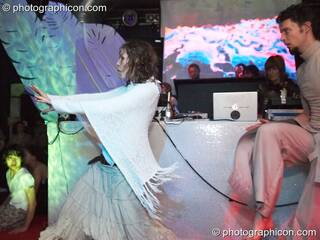 Mira WeMoonSpiral and Tom Peto perform a dance on the IDspiral stage accompanied by music from Steve Hillage and Miquette Giraudy of Mirror System at The Synergy Project. London, Great Britain. © 2007 Photographicon