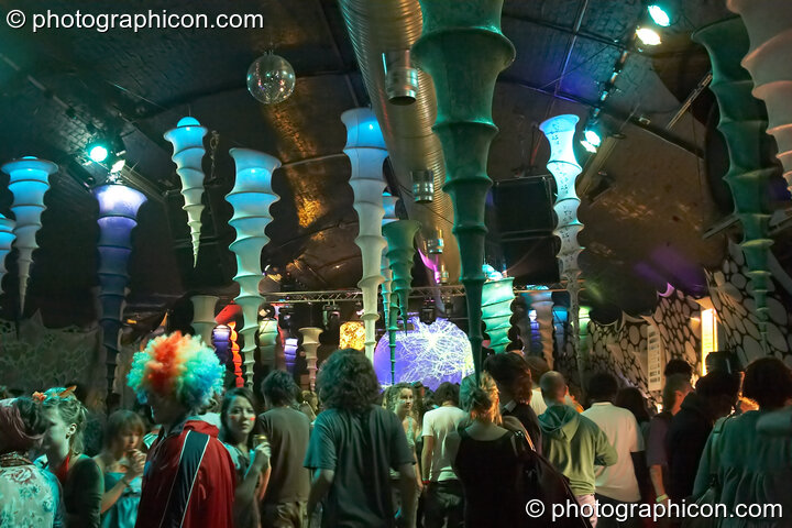 Decort and dancers in the ID Spiral space at The Synergy Project. London, Great Britain. © 2007 Photographicon