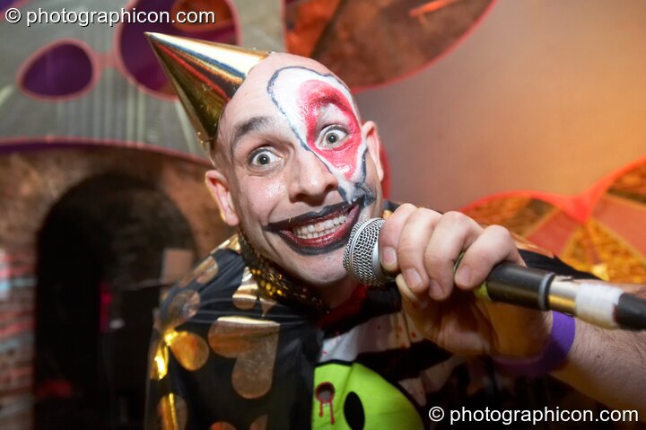 SoulFull Clown performs in the Inspiration Hall at The Synergy Project. London, Great Britain. © 2008 Photographicon