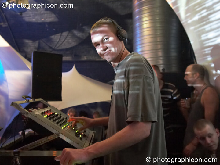 Agent Smith DJing on the Liquid Records stage with a projected backdrop by Inside-Us-All at The Synergy Project. London, Great Britain. © 2006 Photographicon