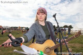 Rapunzel M.A.P playing in the Markets Field at Big Green Gathering 2006. Burrington, Cheddar, United Kingdom. © 2006 Photographicon