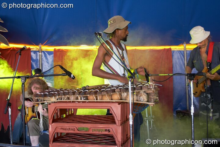 Asazi and friends on the Golden Syrup Stage at Glade Festival 2005. Aldermaston, United Kingdom. © 2005 Photographicon