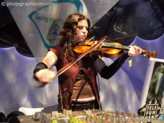 Rena Jones playing in the IDSpiral Dome at Glade Festival 2006. Aldermaston, United Kingdom. © 2006 Photographicon