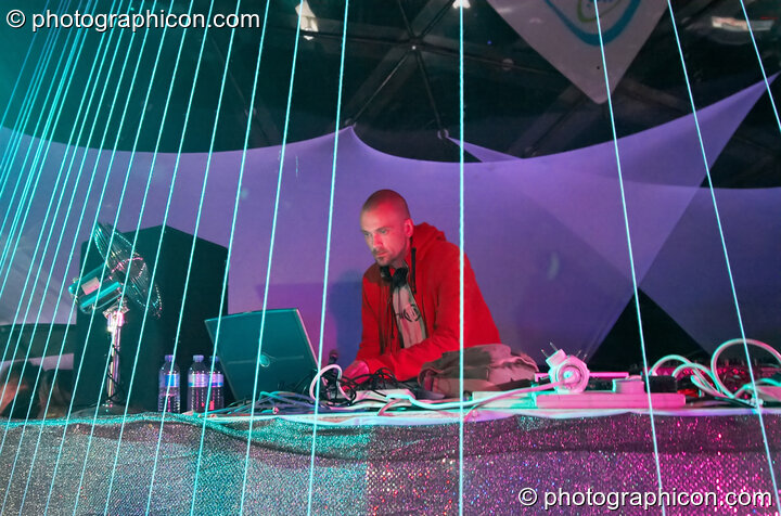 Solar Fields (Magnus Birgersson - Ultimae Records) performs on the IDspiral Stage at Glade Festival 2007. Aldermaston, United Kingdom. © 2007 Photographicon