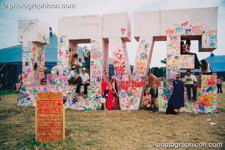 Hugh Jart's large scale Love sculpture at Glastonbury Festival 2003. Pilton, United Kingdom. © 2003 Photographicon