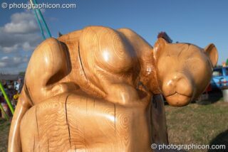 Vandweller tree sculpture of a cat at Glastonbury Festival 2004. Pilton, United Kingdom. © 2004 Photographicon