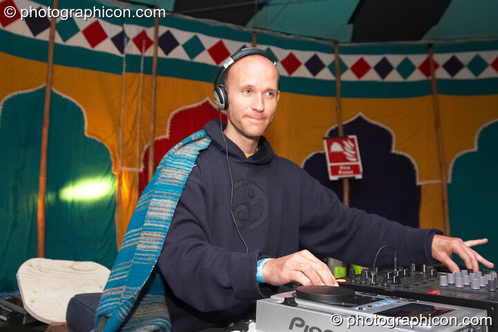 Christian Sky (Christian Davies - OneTribe, UK) DJs in the Chillout Tent at Planet Bob's Offworld Festival 2007. Swindon, United Kingdom. © 2007 Photographicon