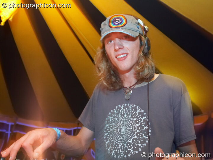DJs in the Progressive Tent at Planet Bob's Offworld Festival 2007. Swindon, United Kingdom. © 2007 Photographicon