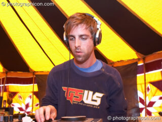 Disco Stu (Stuart Frier - Echo System, UK) DJs in the Progressive Tent at Planet Bob's Offworld Festival 2007. Swindon, United Kingdom. © 2007 Photographicon