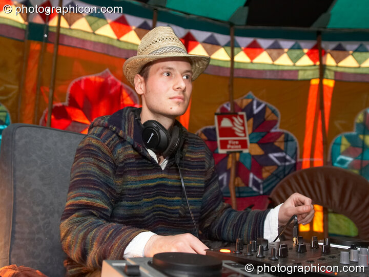 DJs in the Chillout Tent at Planet Bob's Offworld Festival 2007. Swindon, United Kingdom. © 2007 Photographicon