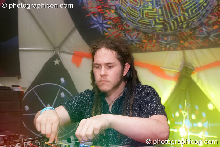 Fromem Ory (Alex Story - Liquid Records, UK) performs on the Main Stage at Planet Bob's Offworld Festival 2007. Swindon, United Kingdom. © 2007 Photographicon