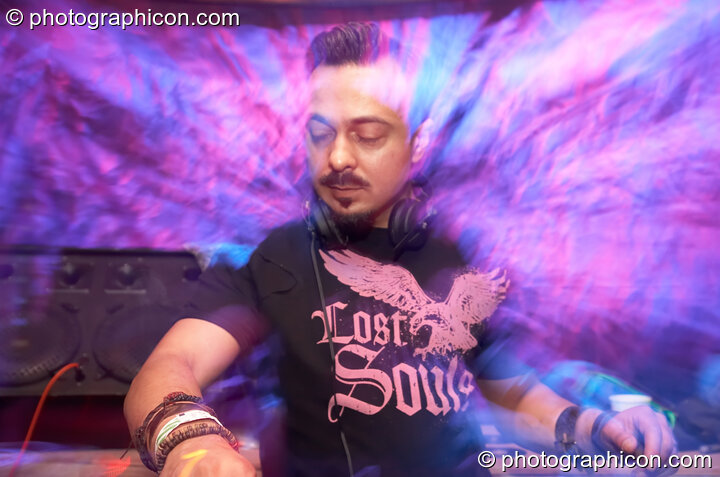 DJ Una Musica Brutal on the Spirit Dance Stage at Sunrise Celebration 2006. Yeovil, United Kingdom. © 2006 Photographicon